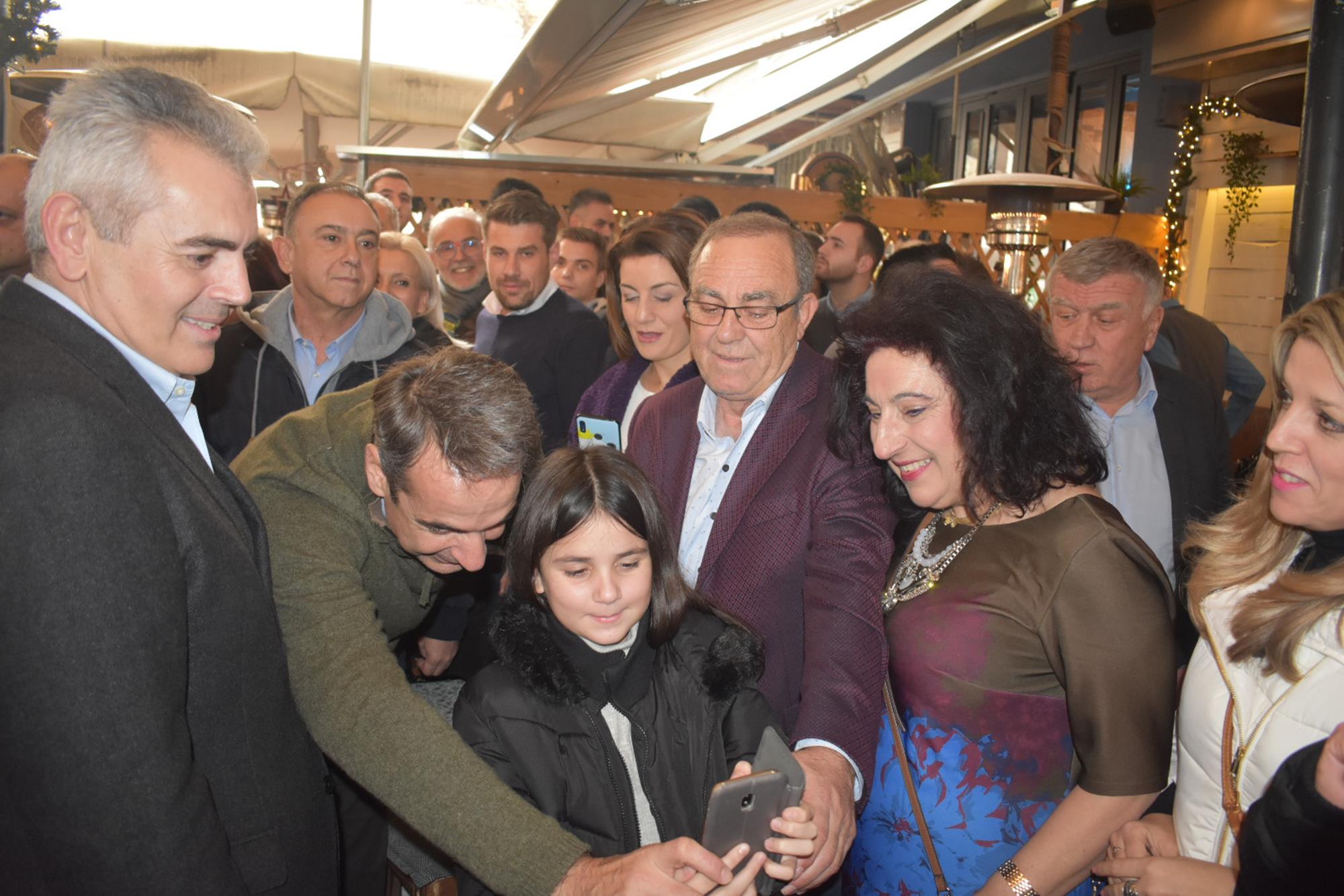 Βόλτα στο κέντρο της Λάρισας για τον πρωθυπουργό Κυριάκο Μητσοτάκη - Που πήγε (φωτορεπορτάζ)