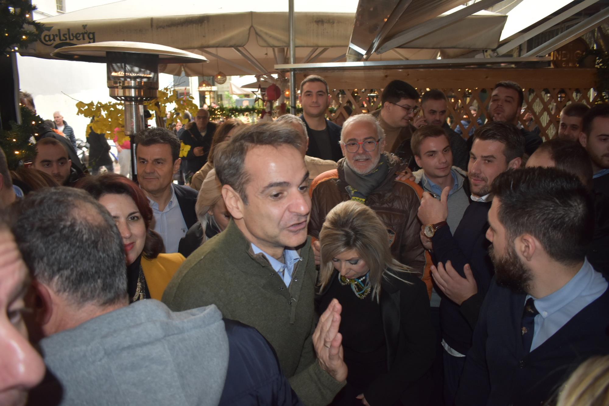 Βόλτα στο κέντρο της Λάρισας για τον πρωθυπουργό Κυριάκο Μητσοτάκη - Που πήγε (φωτορεπορτάζ)