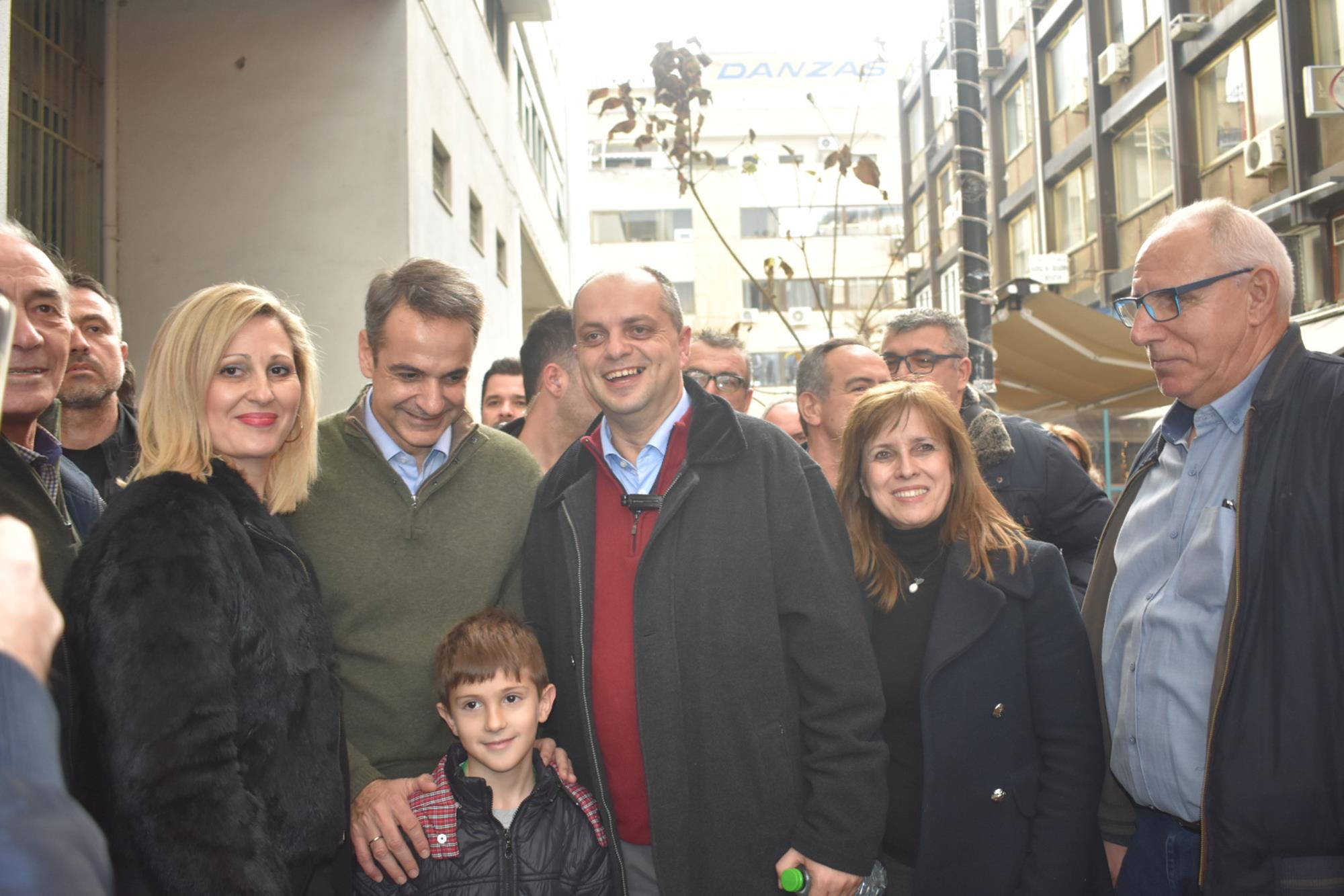 Βόλτα στο κέντρο της Λάρισας για τον πρωθυπουργό Κυριάκο Μητσοτάκη - Που πήγε (φωτορεπορτάζ)