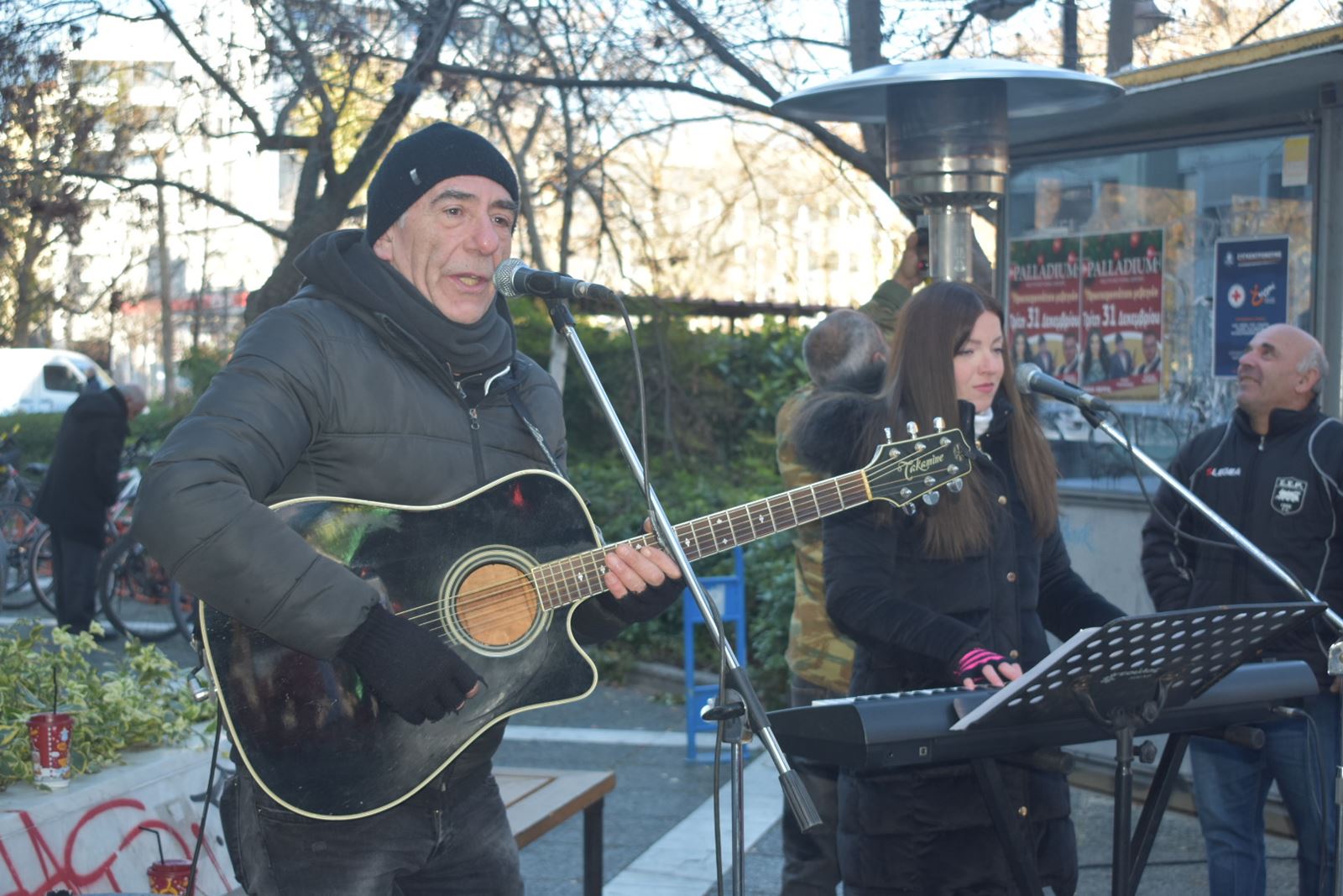 Η Ερμού όπως παλιά: Πλημμύρισε με νότες και κέφι το κέντρο της Λάρισας (φωτό - video)