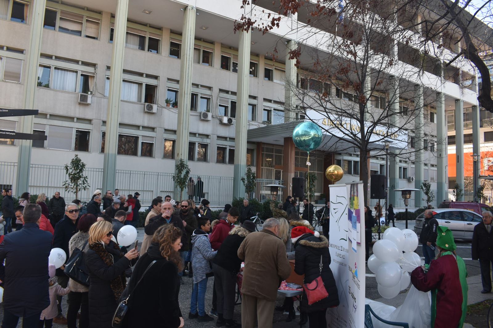 Η Ερμού όπως παλιά: Πλημμύρισε με νότες και κέφι το κέντρο της Λάρισας (φωτό - video)