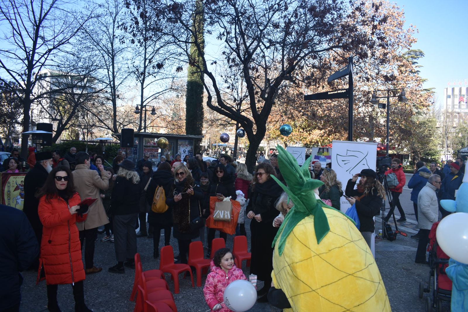 Η Ερμού όπως παλιά: Πλημμύρισε με νότες και κέφι το κέντρο της Λάρισας (φωτό - video)