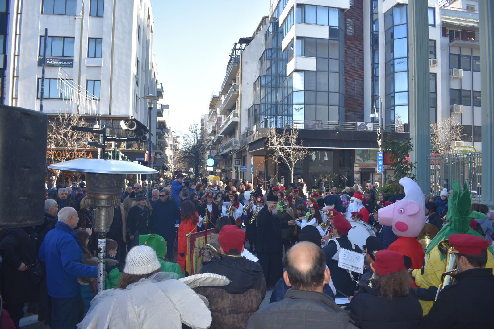 Η Ερμού όπως παλιά: Πλημμύρισε με νότες και κέφι το κέντρο της Λάρισας (φωτό - video)