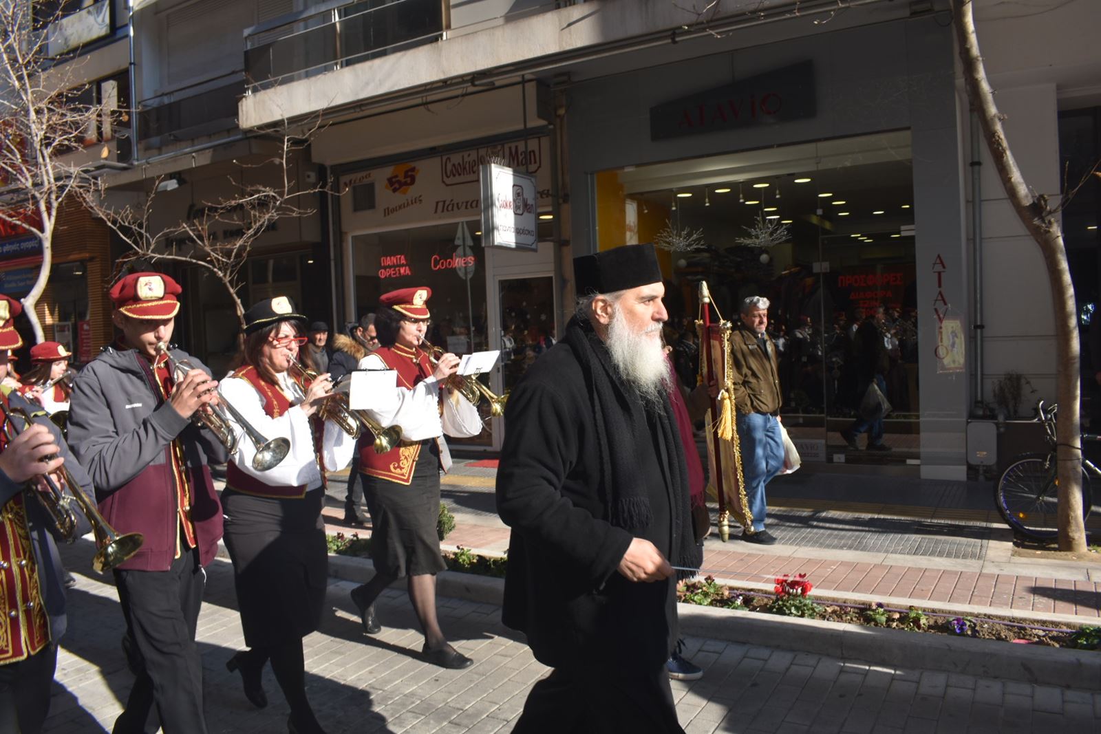 Η Ερμού όπως παλιά: Πλημμύρισε με νότες και κέφι το κέντρο της Λάρισας (φωτό - video)