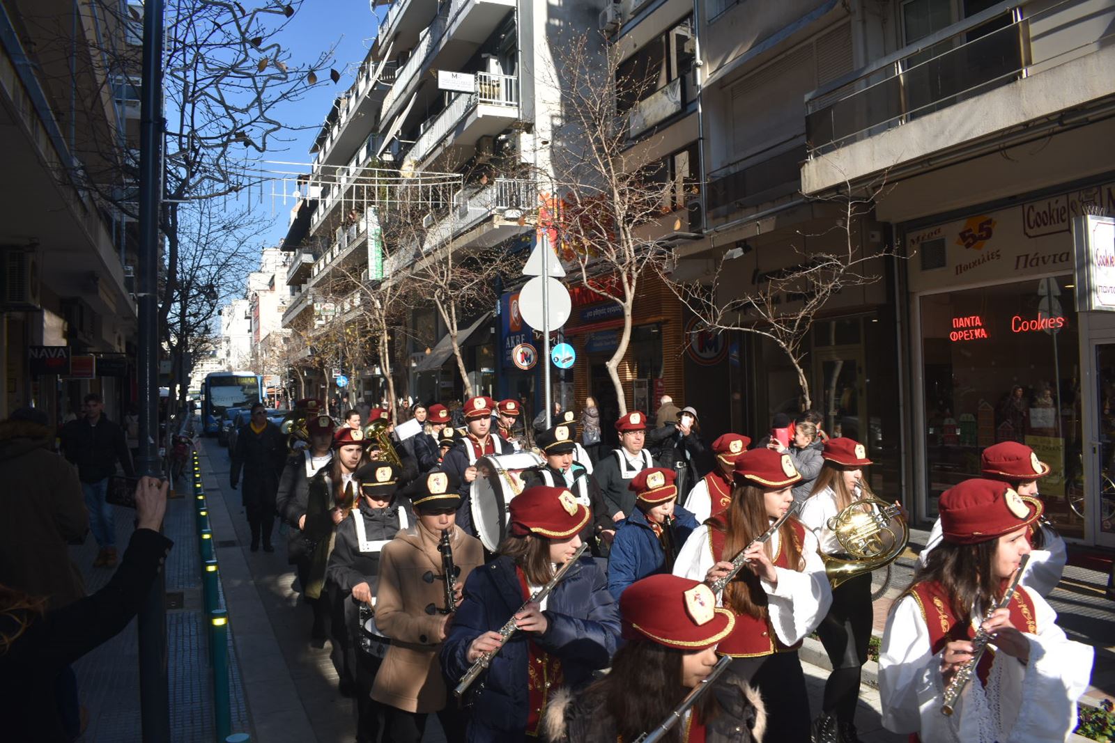 Η Ερμού όπως παλιά: Πλημμύρισε με νότες και κέφι το κέντρο της Λάρισας (φωτό - video)