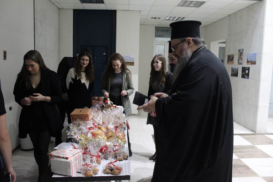 'Έλαμψαν τα “Χριστούγεννα για όλους” στη Λάρισα (φωτο)