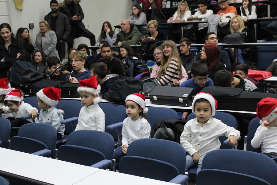 'Έλαμψαν τα “Χριστούγεννα για όλους” στη Λάρισα (φωτο)