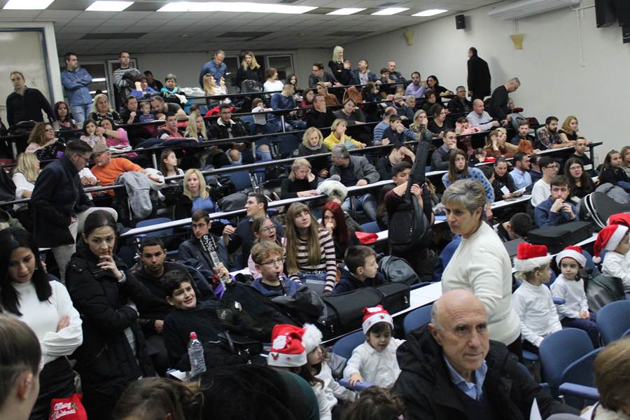 'Έλαμψαν τα “Χριστούγεννα για όλους” στη Λάρισα (φωτο)