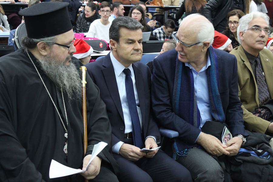 'Έλαμψαν τα “Χριστούγεννα για όλους” στη Λάρισα (φωτο)