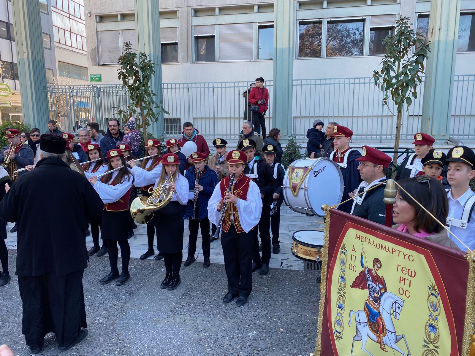 Η Ερμού όπως παλιά: Πλημμύρισε με νότες και κέφι το κέντρο της Λάρισας (φωτό - video)