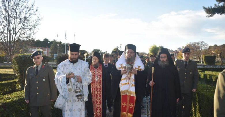Την Τίμια Κάρα του Αγίου Μόδεστου υποδέχθηκε η 1η Στρατιά (φωτο) Την Τίμια Κάρα του Αγίου Μόδεστου υποδέχθηκε η 1η Στρατιά (φωτο)