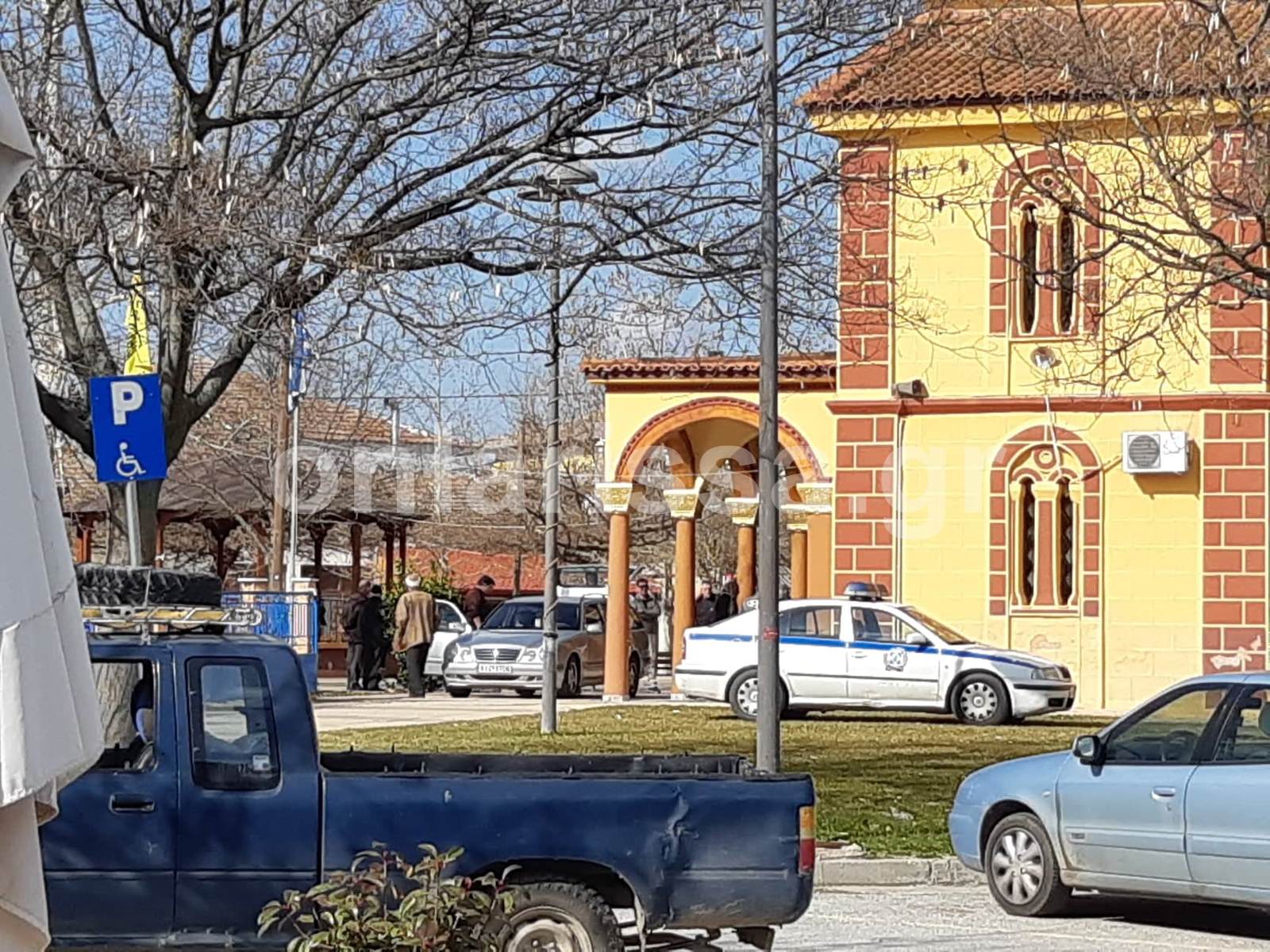 Δείτε φωτογραφίες: Στο πένθος βυθισμένη η Χάλκη από την αυτοκτονία του ιερέα του χωριού