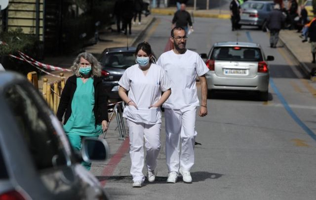 Στους 23 οι νεκροί: Πέθανε 46χρονος στρατιωτικός στην Ξάνθη - Ο κοροναϊός χτυπάει και νέους