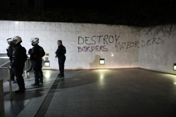 Επίθεση στον σταθμό «Ακρόπολη»: Η αστυνομία προχώρησε σε 56 προσαγωγές