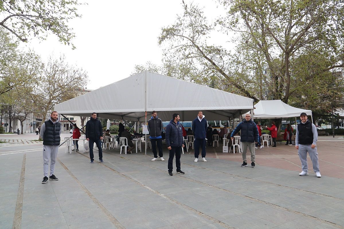 Εθελοντές αιμοδότες οι παίκτες της ΚΑΕ Λάρισα (φωτο)