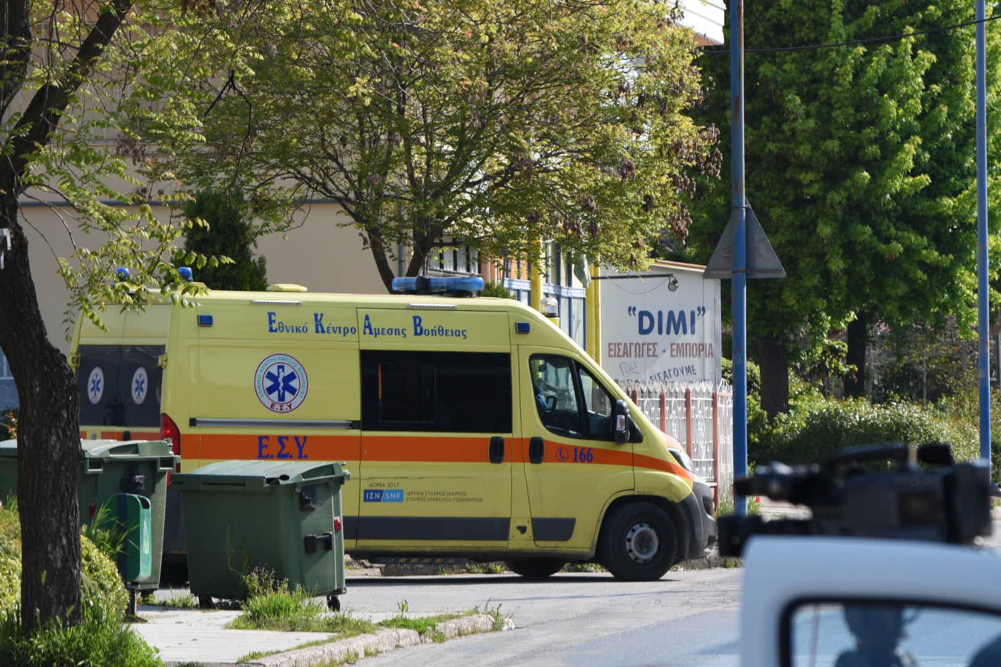 Λάρισα: Συνεχείς κλήσεις δέχεται το ΕΚΑΒ στη Λάρισα από την αποκλεισμένη περιοχή της Νέας Σμύρνης (φωτο)