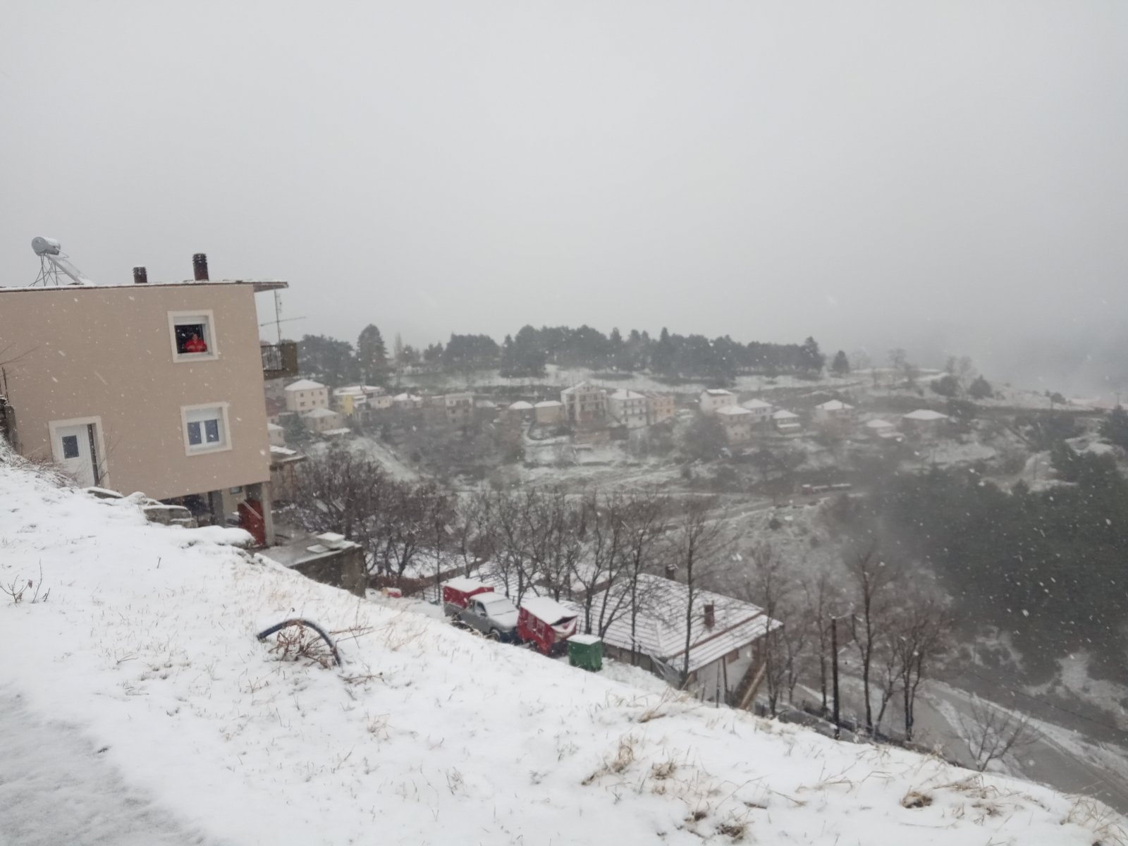 Ποιά άνοιξη; Άντε και καλό... χειμώνα στα ορεινά της Λάρισας! (φωτό)