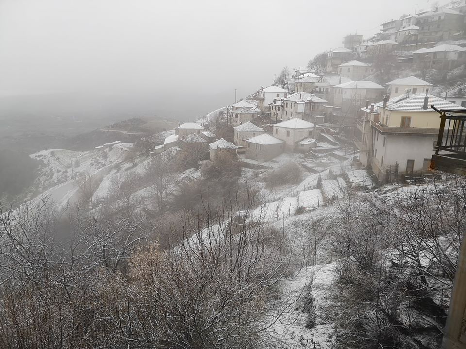 Ποιά άνοιξη; Άντε και καλό... χειμώνα στα ορεινά της Λάρισας! (φωτό)