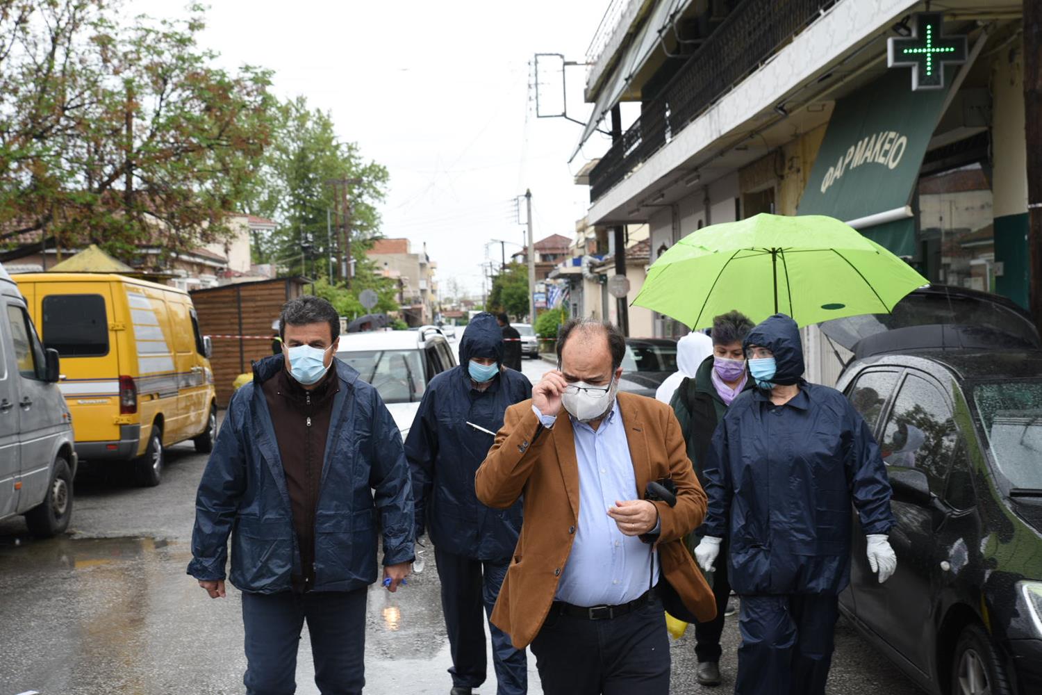 Ξεκίνησε νέα δειγματοληψία που θα κρίνει το μέλλον της καραντίνας στη Νέα Σμύρνη - Δείτε φωτογραφίες