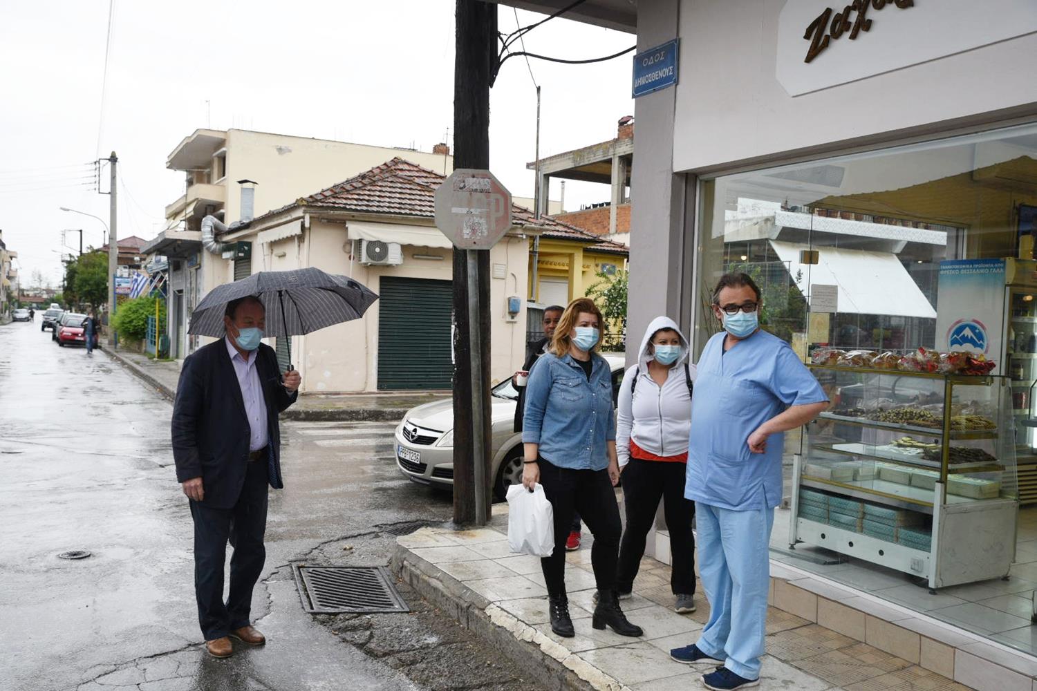 Ξεκίνησε νέα δειγματοληψία που θα κρίνει το μέλλον της καραντίνας στη Νέα Σμύρνη - Δείτε φωτογραφίες