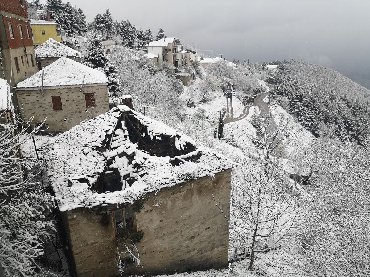 Το έστρωσε... ανοιξιάτικα στο Λιβάδι - Σε χιονισμένο τοπίο ξημέρωσαν τα ορεινά της Ελασσόνας (φωτο)