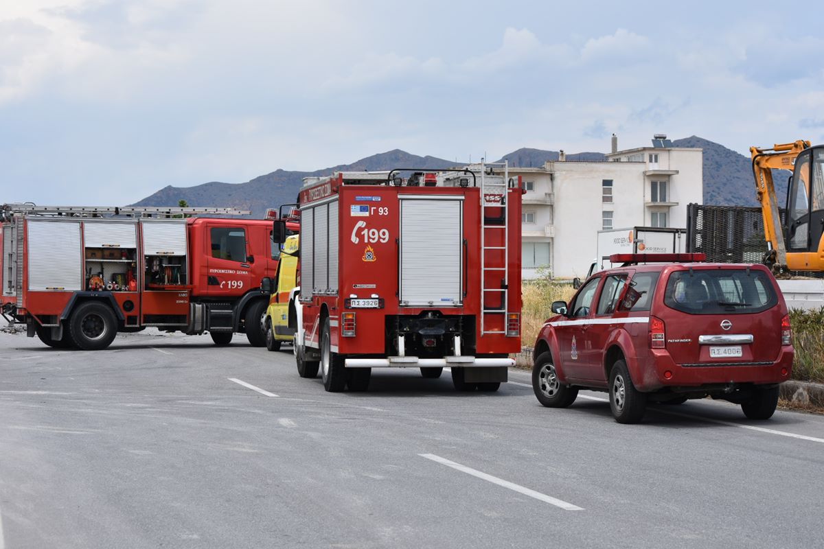 Λάρισα: Θανατηφόρο τροχαίο στον κόμβο Πλατυκάμπου - Σκοτώθηκε νεαρός οδηγός (Δείτε φωτογραφίες)