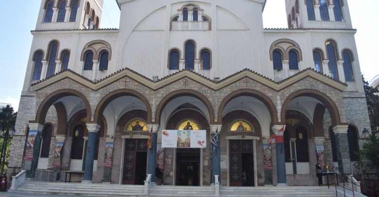 Άνοιξαν οι εκκλησίες στη Λάρισα για ατομική προσευχή και σπεύδουν οι πιστοί (φωτο) Άνοιξαν οι εκκλησίες στη Λάρισα για ατομική προσευχή και σπεύδουν οι πιστοί (φωτο)