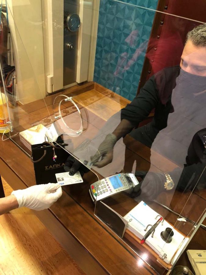 Όλα του γάμου δύσκολα φέτος στη Λάρισα: Πώς θα διαλέξουμε κοσμήματα με ασφάλεια