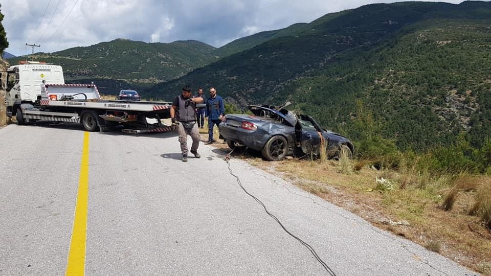 Λάρισα: Σοκαριστικό ατύχημα στη Σπηλιά Κισσάβου με αυτοκίνητο που έπεσε σε χαράδρα 60 μέτρων - Άγιο είχε ο οδηγός! (φωτο)