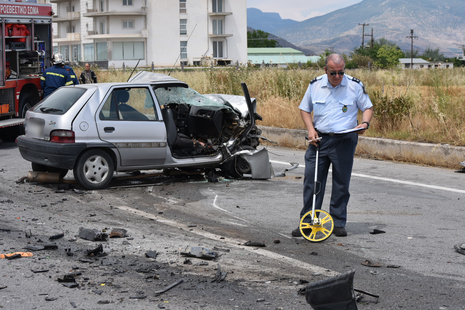 Λάρισα: Θανατηφόρο τροχαίο στον κόμβο Πλατυκάμπου - Σκοτώθηκε νεαρός οδηγός (Δείτε φωτογραφίες)