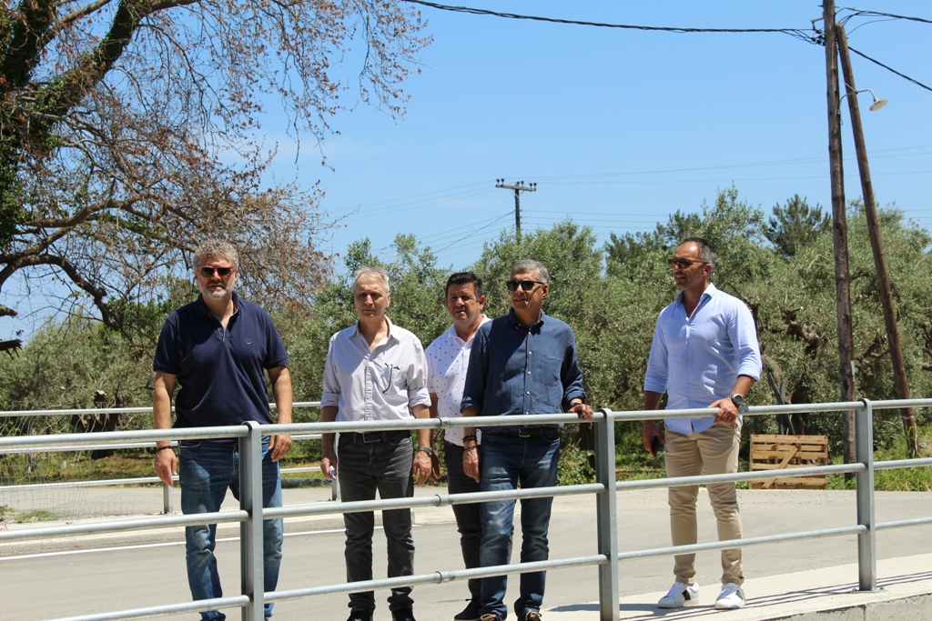 Στις νέες γέφυρες που κατασκευάζει η Περιφέρεια Θεσσαλίας στα παράλια της Λάρισας ο Κώστας Αγοραστός (φωτο)