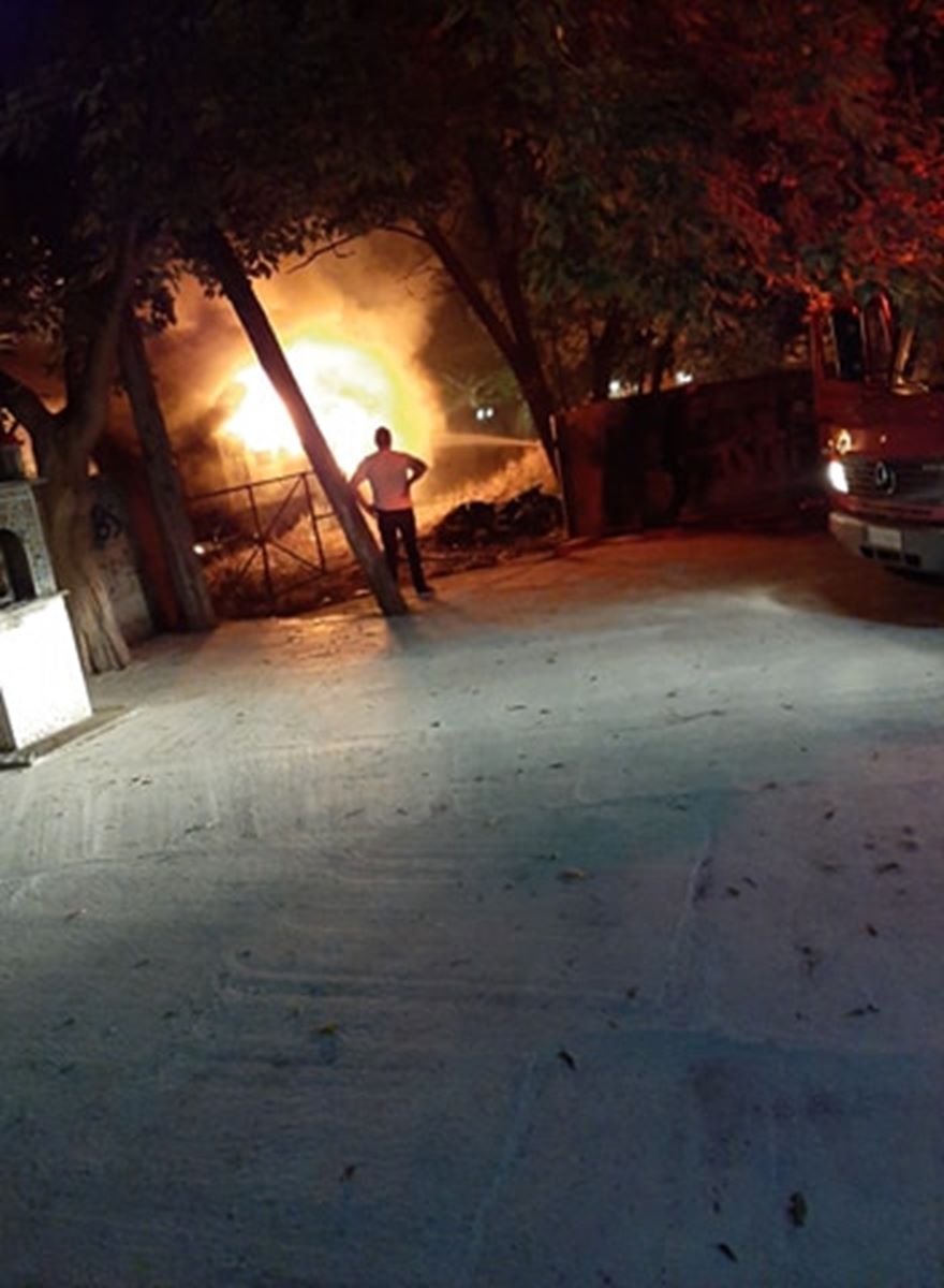 Λάρισα: Συναγερμός μέσα στη νύχτα για φωτιά στον σταθμό του ΟΣΕ – Δείτε φωτογραφίες