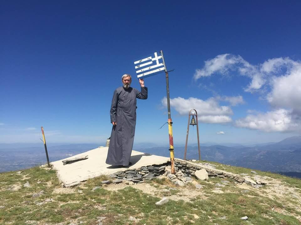 Στην κορυφή του Κισσάβου ανέβηκε ο Ρίζος Κομήτσας - Προετοιμασίες για την εορτή του Προφήτη Ηλία (φωτο)