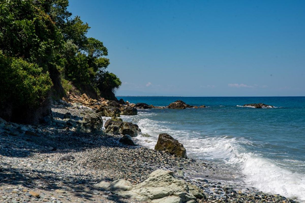 Λάρισα: Η μικρή παραλία Τσιλιγιώργος για εκλεκτικούς - Φωτορεπορτάζ