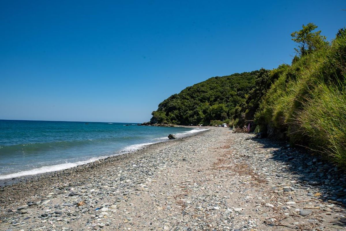 Λάρισα: Η μικρή παραλία Τσιλιγιώργος για εκλεκτικούς - Φωτορεπορτάζ