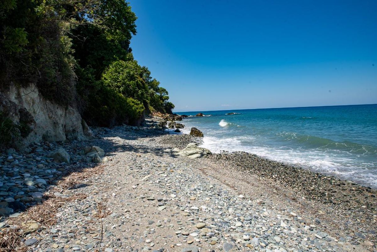 Λάρισα: Η μικρή παραλία Τσιλιγιώργος για εκλεκτικούς - Φωτορεπορτάζ