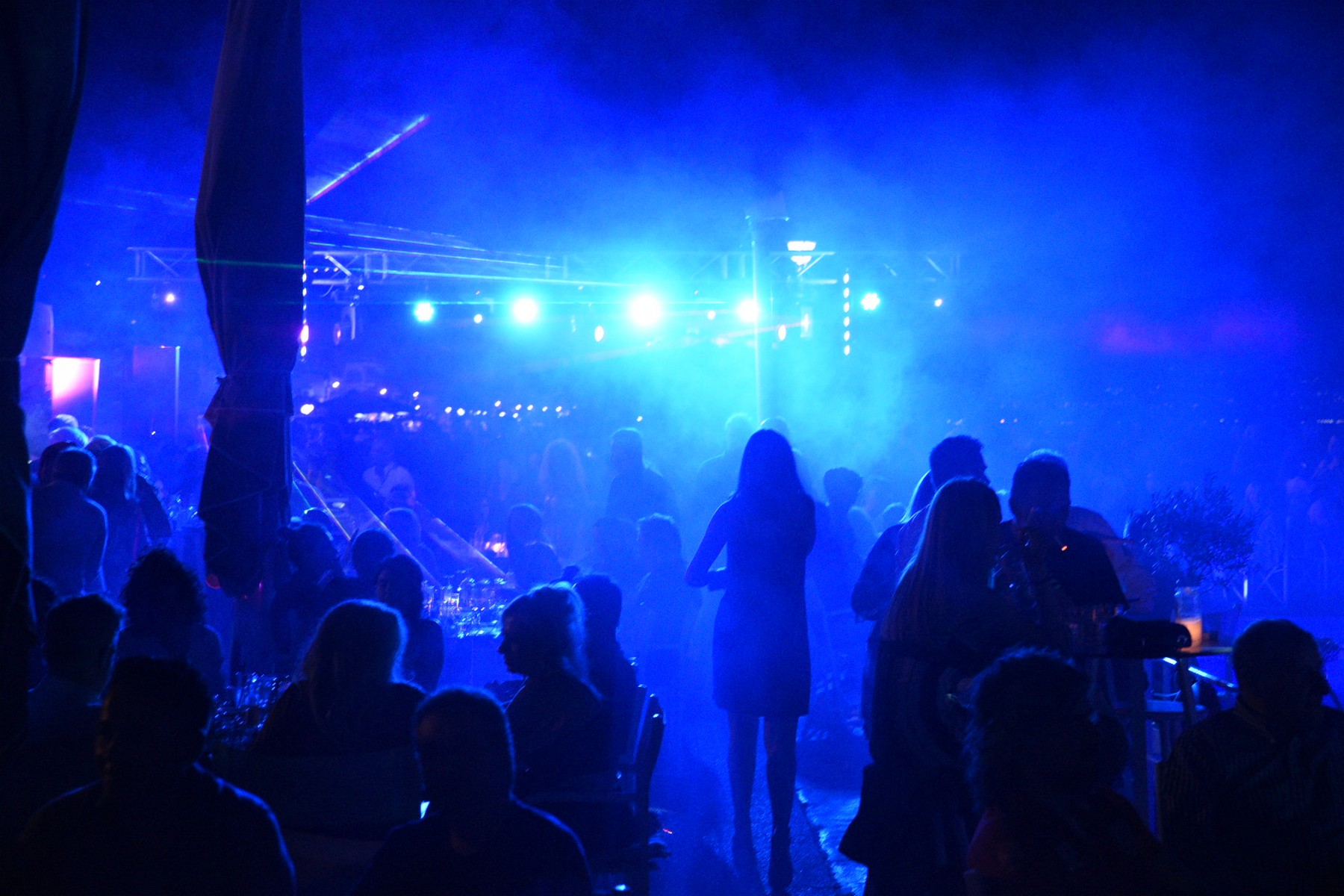 Ο Πλαταμώνας χόρεψε στους ρυθμούς της disco στο πρώτο μεγάλο disco πάρτι μετά την καραντίνα (φωτο - βίντεο)