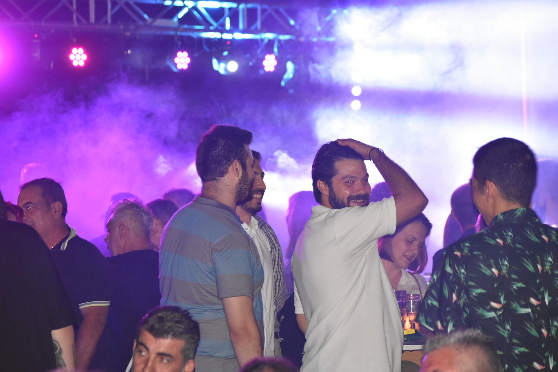 Ο Πλαταμώνας χόρεψε στους ρυθμούς της disco στο πρώτο μεγάλο disco πάρτι μετά την καραντίνα (φωτο - βίντεο)