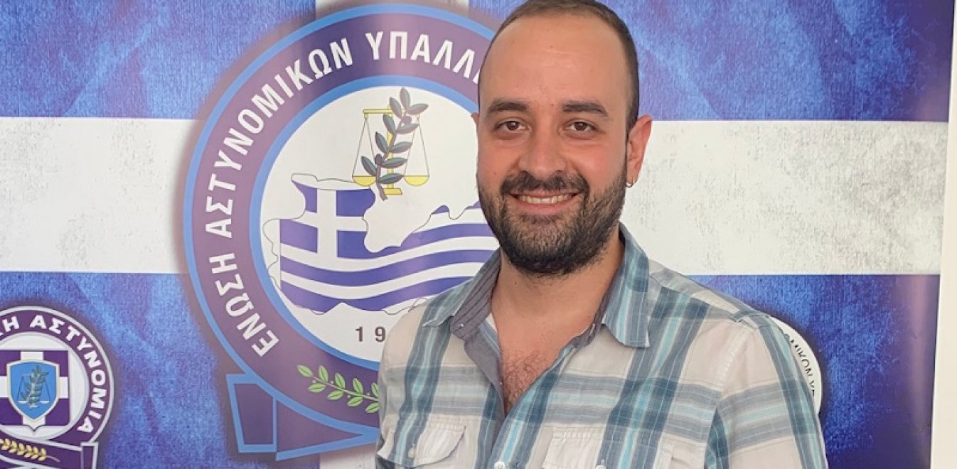 Αστυνομικός με καταγωγή από την Ελασσόνα κυνήγησε το όνειρό του - «Έσπασε» τα ρεκόρ στις Πανελλήνιες και μπαίνει στην Ιατρική