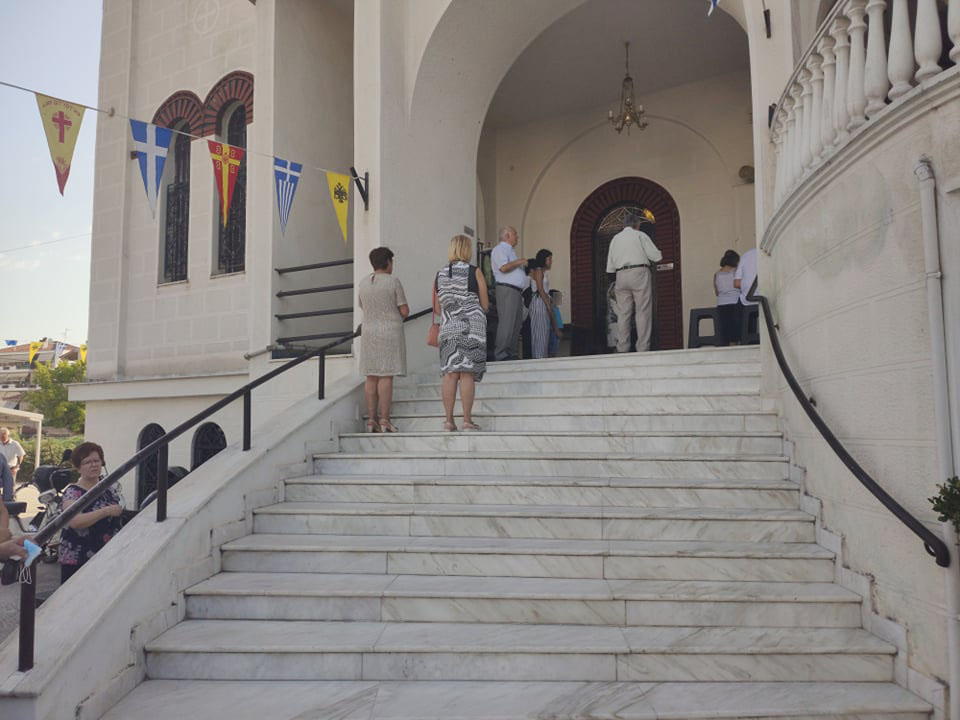 Λάρισα: Στον Ιερό Ναό Ζωοδόχου Πηγής οι πιστοί για τη γιορτή της Παναγίας - Ένας διαφορετικός Δεκαπενταύγουστος (φωτο)