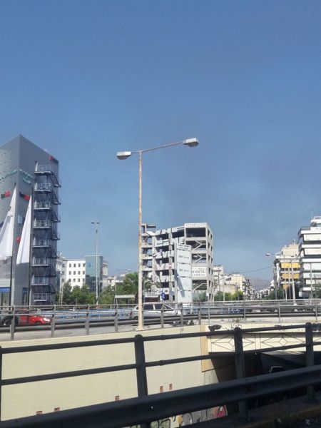 Μαίνεται η φωτιά στο εργοστάσια - Τοξικοί καπνοί πάνω από την Αθήνα – Σοκαριστικές εικόνες