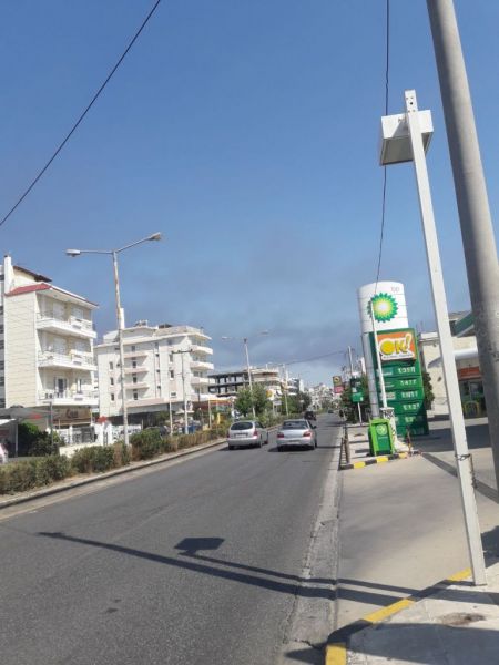 Μαίνεται η φωτιά στο εργοστάσια - Τοξικοί καπνοί πάνω από την Αθήνα – Σοκαριστικές εικόνες