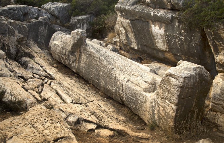 Τρία εντυπωσιακά αγάλματα στην Ελλάδα και οι θρύλοι που τα συνοδεύουν ...
