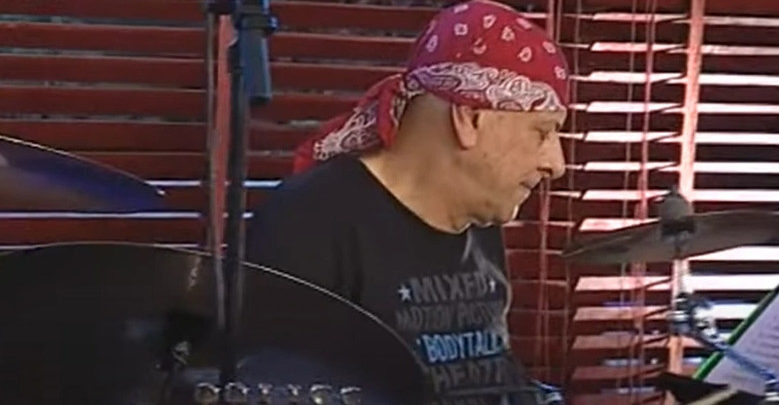 Ο ντράμερ των Πυξ Λαξ, Γιώργος Γιαννόπουλος, είναι ο μουσικός που  καταδικάστηκε για αποπλάνηση της 8χρονης – ONLARISSA.GR Νέα Ειδήσεις Λάρισα