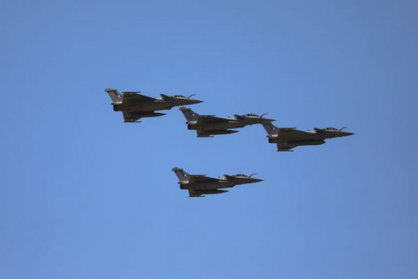25η Μαρτίου: Μεγαλειώδης στρατιωτική παρέλαση στο Σύνταγμα [Εικόνες και Βίντεο] – ONLARISSA.GR Νέα Ειδήσεις Λάρισα