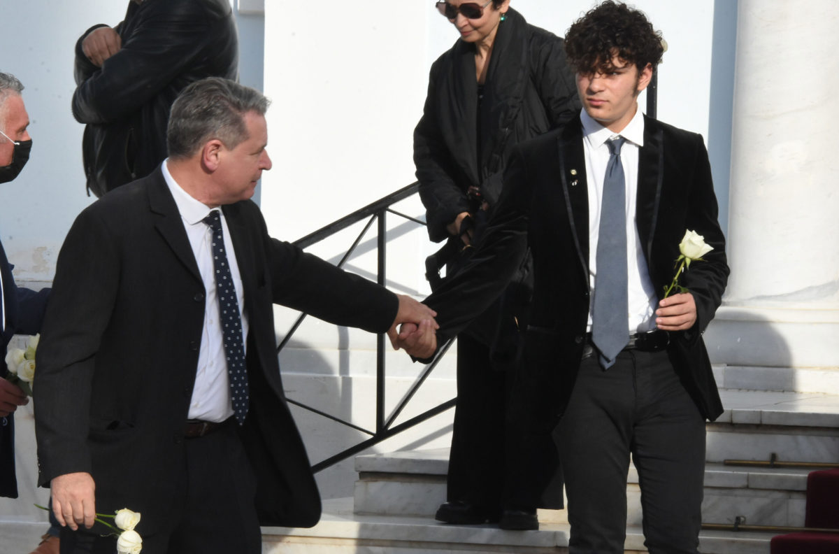 Ρίκα Βαγιάννη: Ο γιος της, Οδυσσέας Στεφανής στην κηδεία του Γιάννη Διακογιάννη