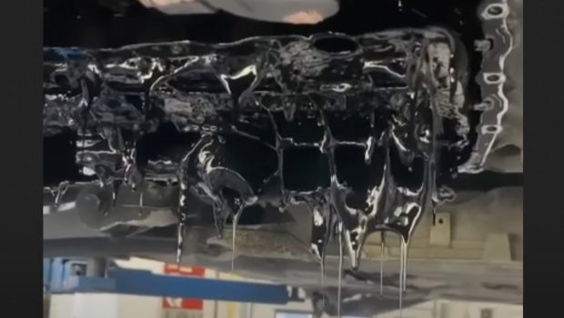 Ξέχασε να αλλάξει λάδια αυτοκινήτου κάνοντας… 100.000 χλμ – Το αποτέλεσμα ήταν φρικτό