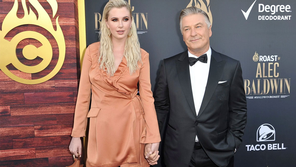 Ireland Baldwin: Η κόρη του Alec Baldwin και της Kim Basinger είναι έγκυος στο πρώτο της παιδί
