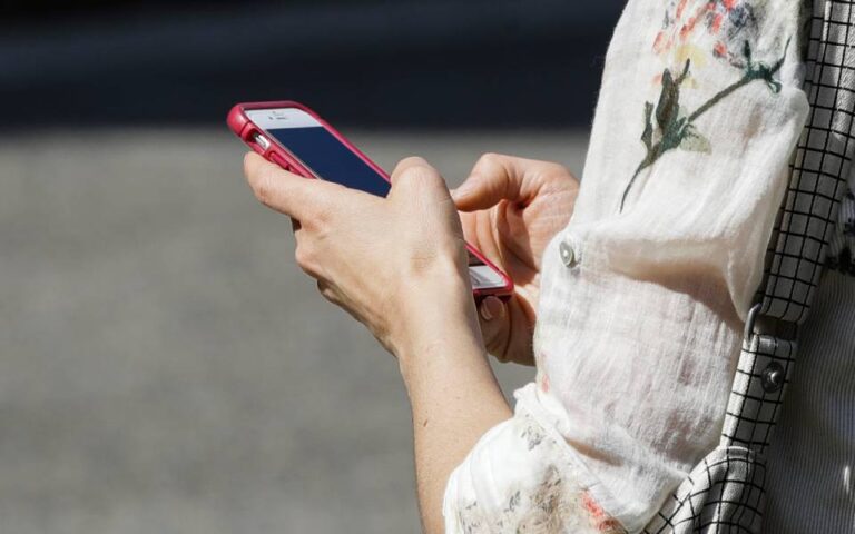 2023: Μήπως είναι η χρονιά να ξεκολλήσεις από το κινητό; – ONLARISSA.GR ...