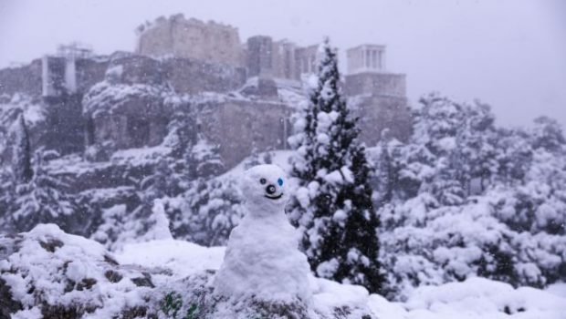 Καιρός – Σάκης Αρναούτογλου: Πολλά χιόνια ακόμη και στα 600 μέτρα
